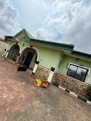 4bdrm Bungalow in Happy Way Estate, Baruwa for sale