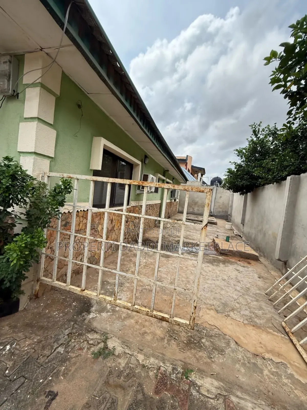 4bdrm Bungalow in Happy Way Estate, Baruwa for sale