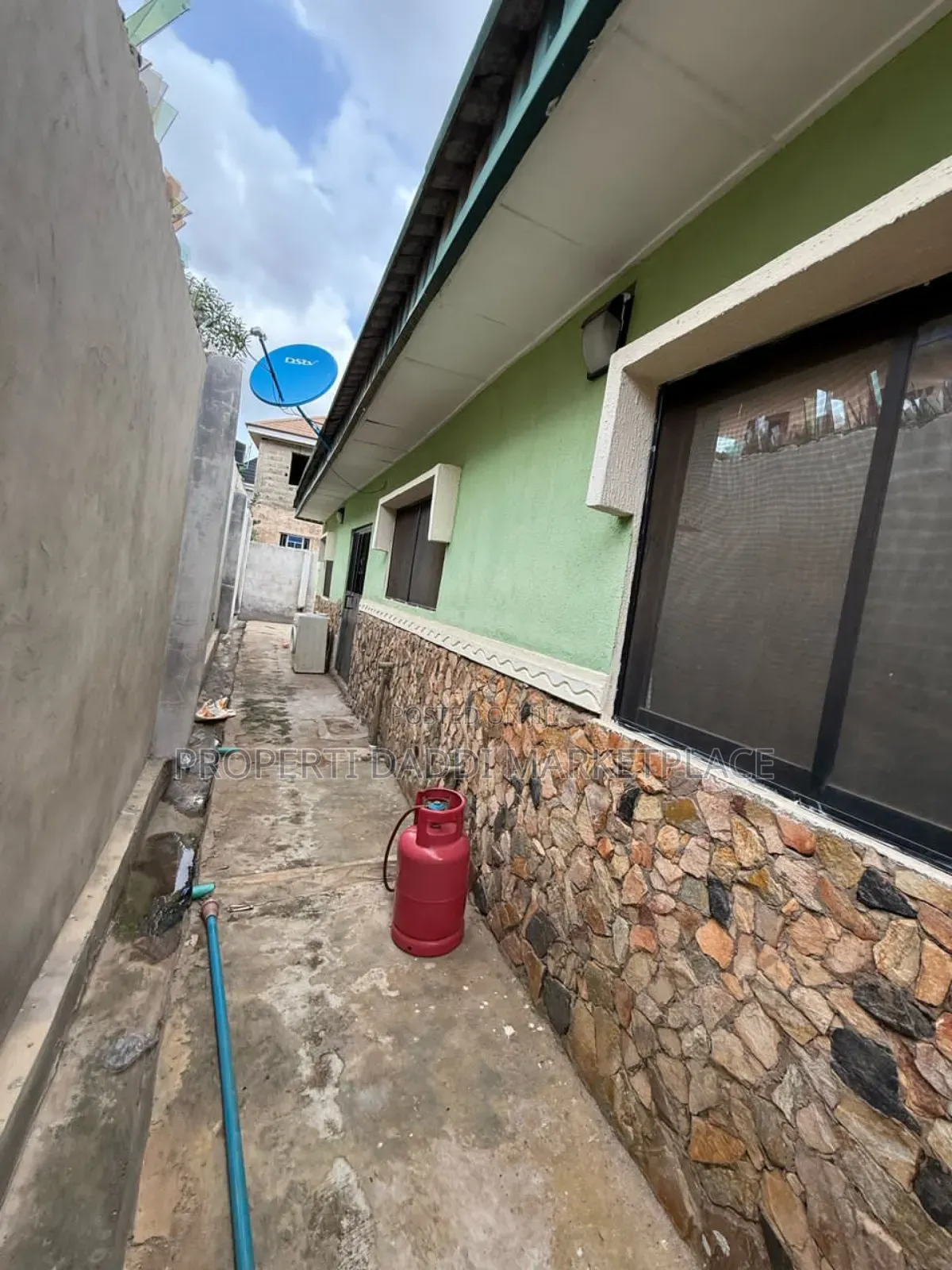 4bdrm Bungalow in Happy Way Estate, Baruwa for sale