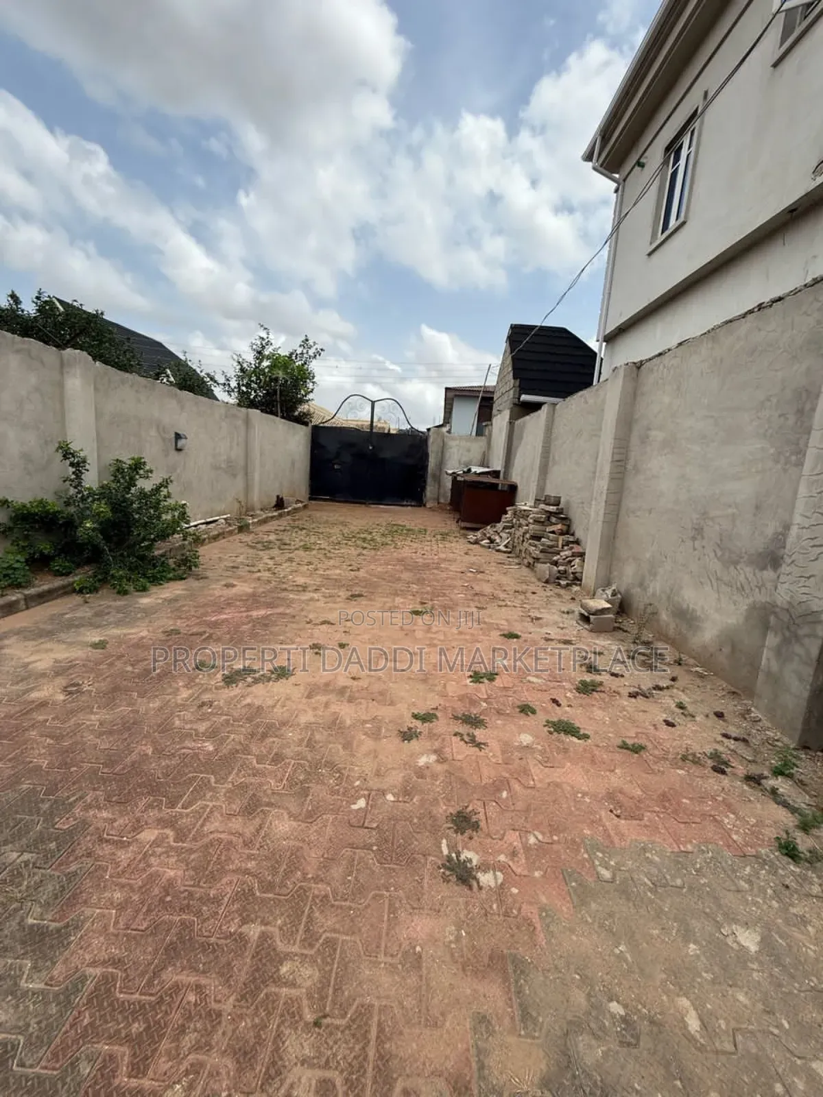 4bdrm Bungalow in Happy Way Estate, Baruwa for sale