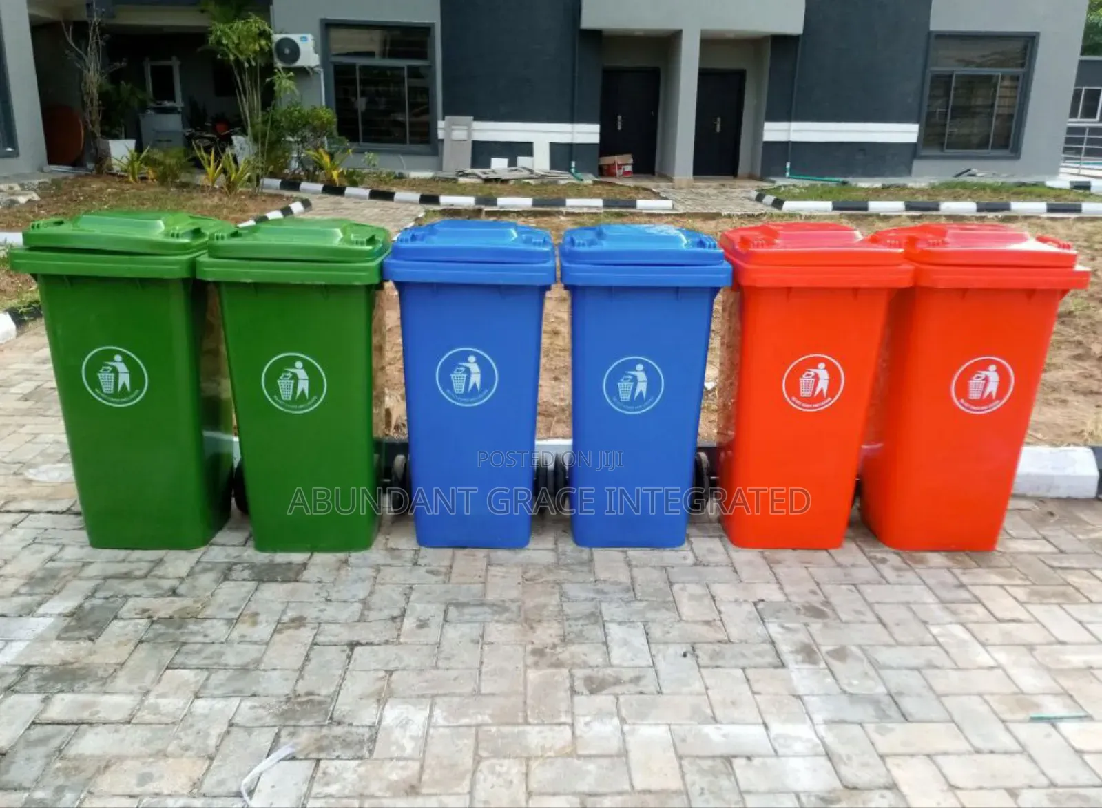 240 Litres Garbage Pedal Bin.