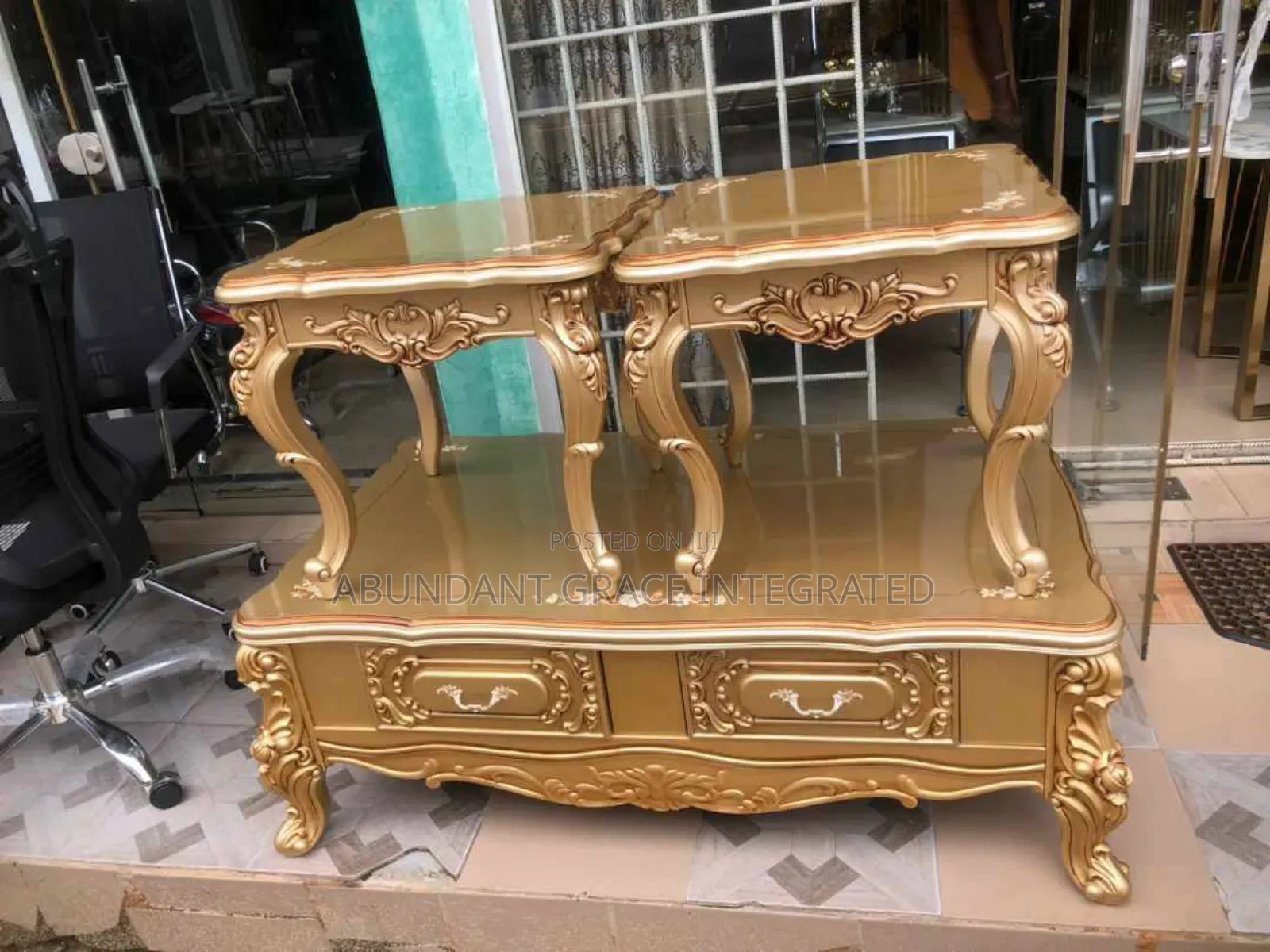 Executive Royal Centre Table With 2 Side Stools.