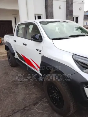 New Toyota Hilux 2025 White