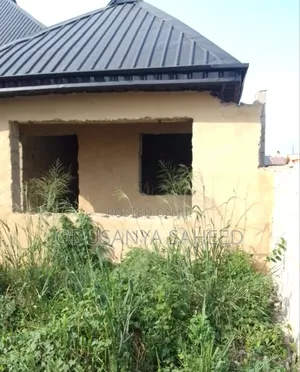 6bdrm Mansion in Lamina Est Off Igbe, Ikorodu for sale