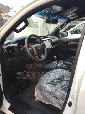 New Toyota Hilux 2025 White