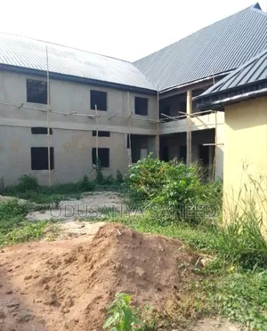 6bdrm Mansion in Lamina Est Off Igbe, Ikorodu for sale