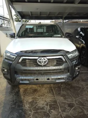New Toyota Hilux 2025 Black