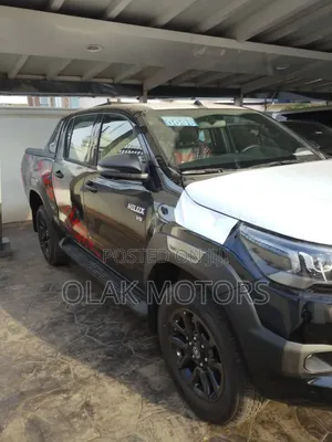 New Toyota Hilux 2025 Black