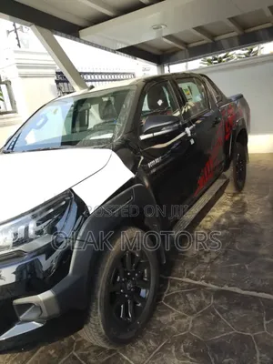 New Toyota Hilux 2025 Black