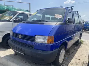 Photo - Volkswagen Transporter 2002 Blue