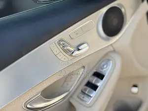 Mercedes-Benz C300 2016 Blue