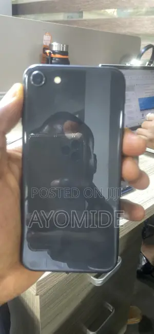 Photo - Apple iPhone 8 64 GB Black