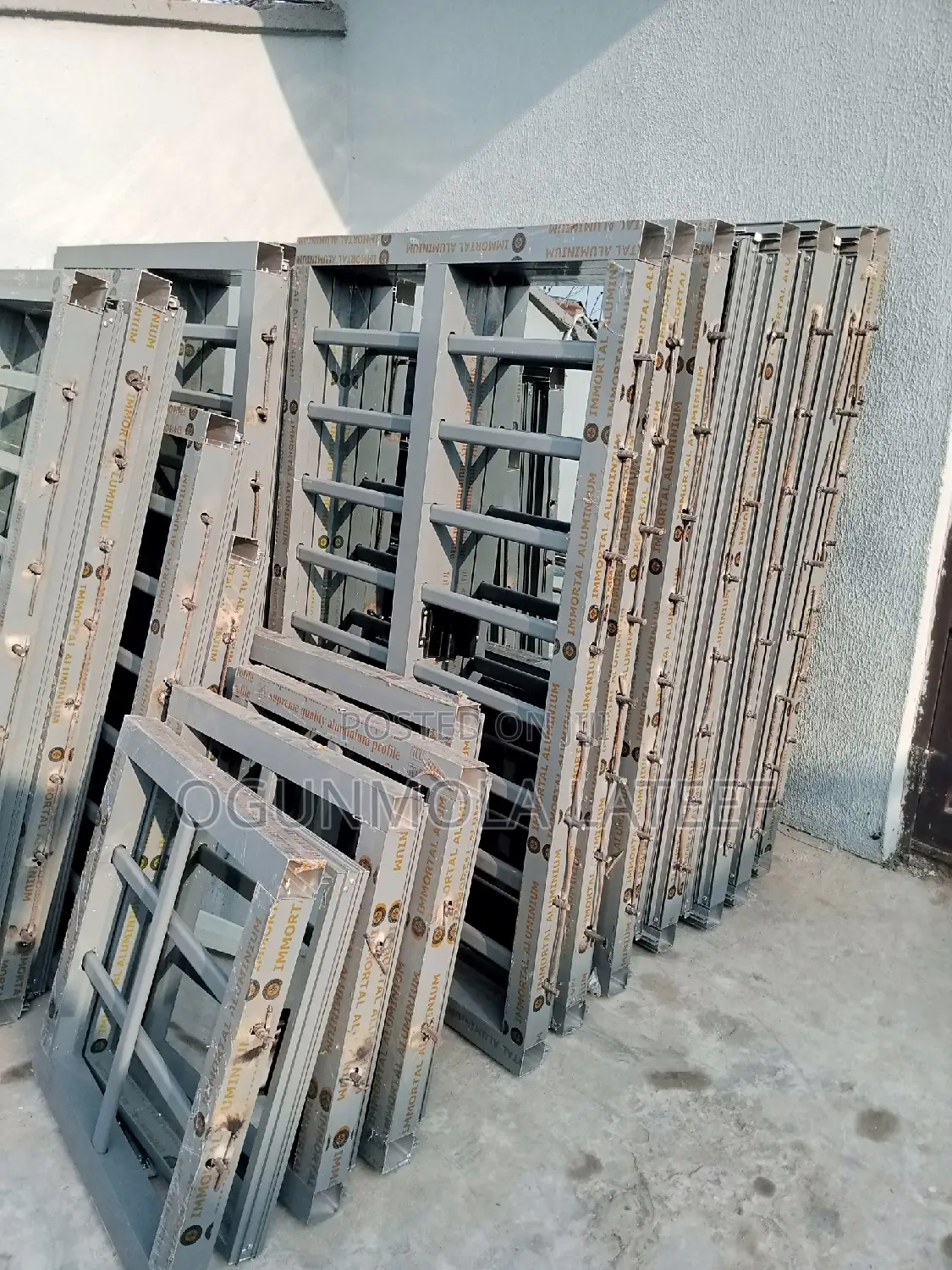 This Is Transom Aluminum Window With Net and Burglary