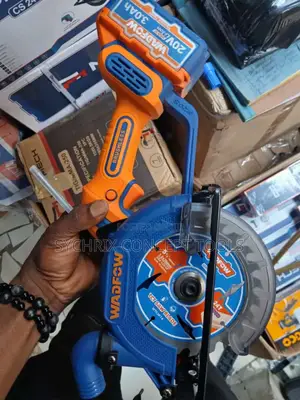 Cordless Circular Saw With Battery