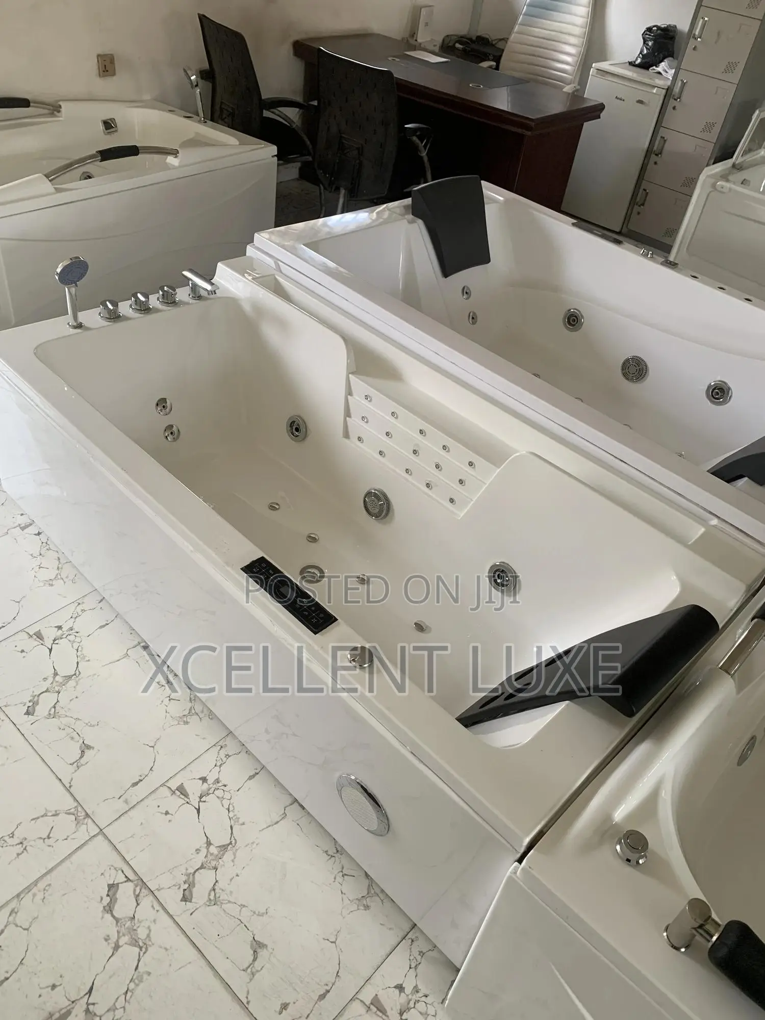 Jacuzzi Massage Bathtub With 1hp Pump (Single Person)