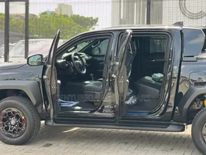 New Toyota Hilux 2024 Black