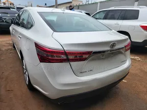 Toyota Avalon Limited Sedan FWD (3.5L 6cyl 6A) 2013 White