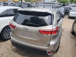 Toyota Highlander 2015 Gold
