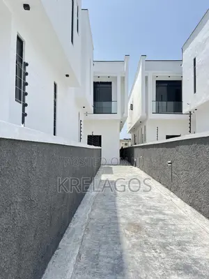 4bdrm Duplex in Orchid, Chevron for sale