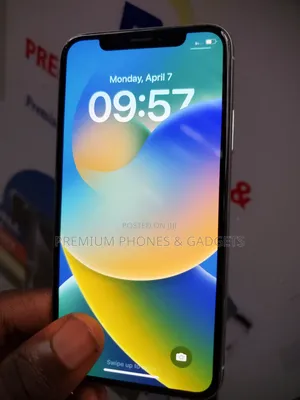 Photo - Apple iPhone X 64 GB White