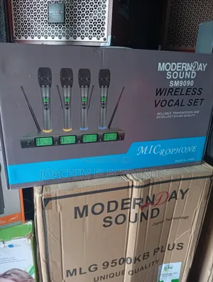 Morden Day 4 in 1 Wireless Microphone