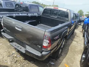 Toyota Tacoma Double Cab V6 2012 Brown