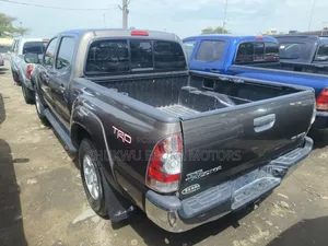 Toyota Tacoma Double Cab V6 2010 Brown