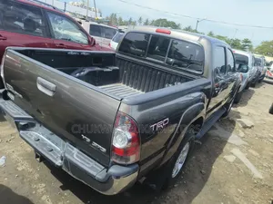 Toyota Tacoma Double Cab V6 2010 Brown