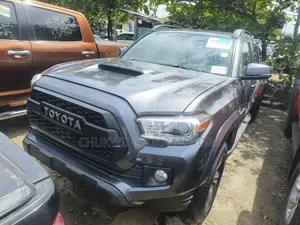 Toyota Tacoma SR5 2017 Gray