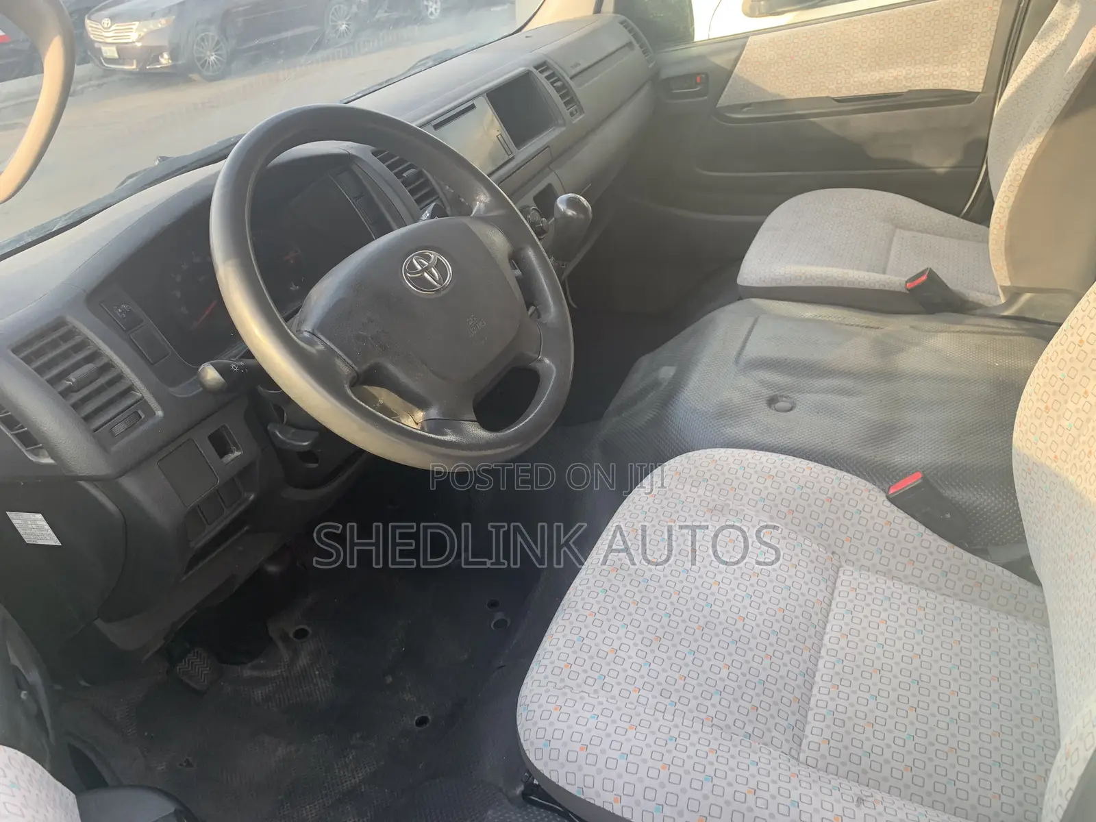 Toyota HiAce 2017 White