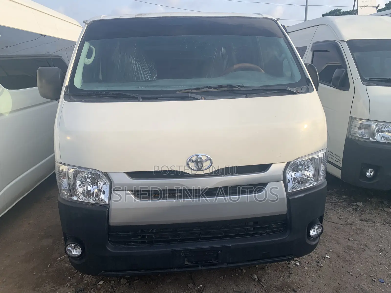 Toyota HiAce 2010 White