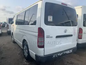 Toyota HiAce 2010 White