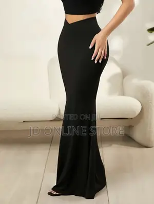 Photo - Elegant Black Mermaid Midi Skirt - High-Waisted, Bodycon Fit