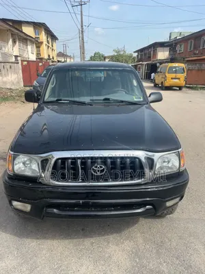 Toyota Tacoma Base V6 4x4 Double-Cab 121.9 in. WB 2002 Black