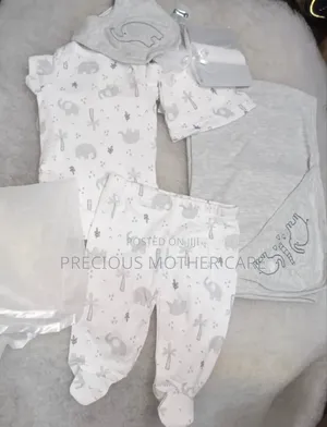 Photo - Baby Gift Set of Clothing 9 Pics