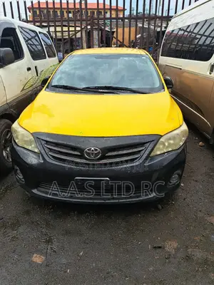 Toyota Corolla 2011 Yellow