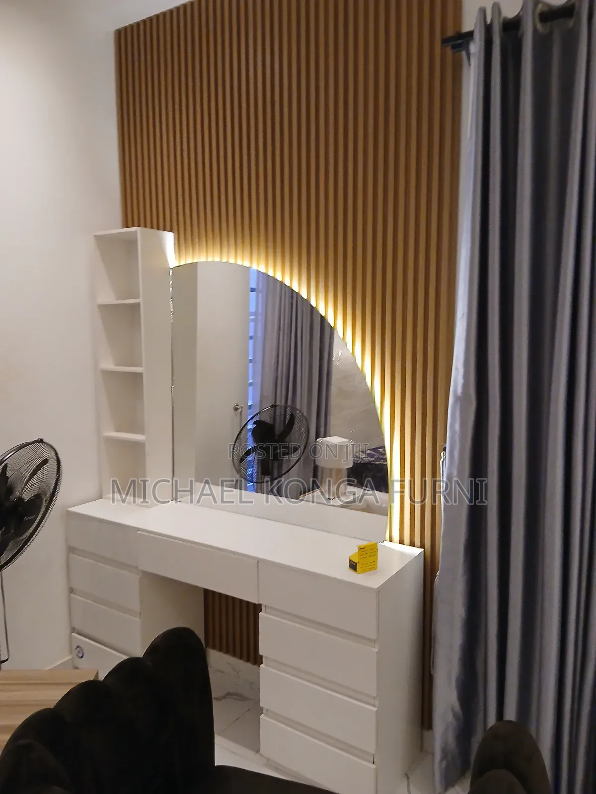 Beautiful Mirror Console