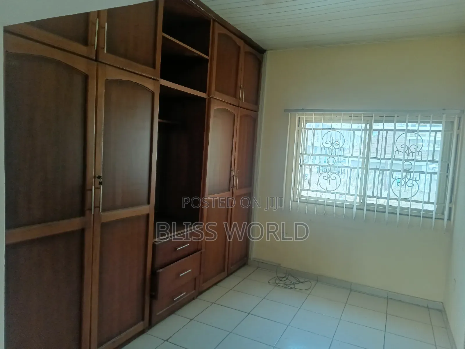3bdrm Block of Flats in Utako for sale