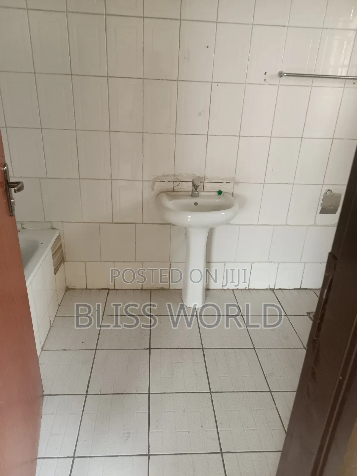 3bdrm Block of Flats in Utako for sale