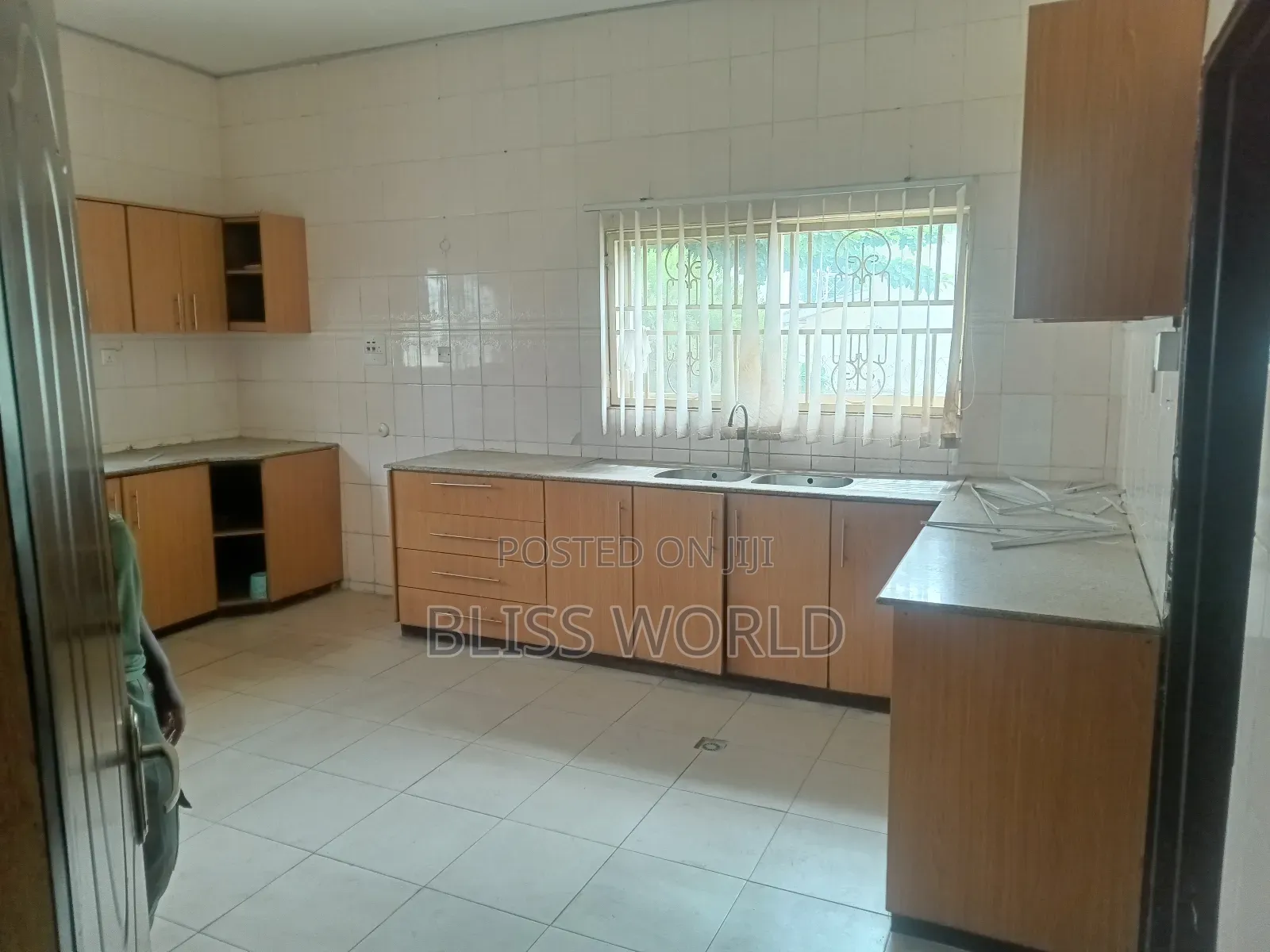 3bdrm Block of Flats in Utako for sale