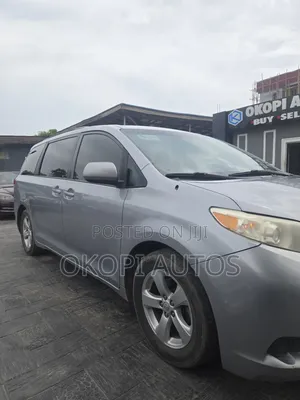 Toyota Sienna LE 7-Passenger 4dr Minivan AWD (3.5L 6cyl 6A) 2014 Gray