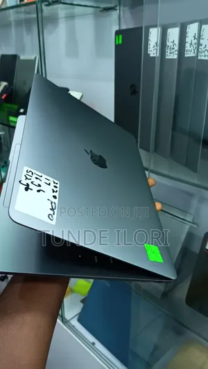 Laptop Apple MacBook Pro 2020 16GB Intel Core I7 SSD 512GB