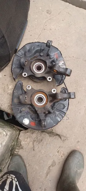 Front Hub Toyota Tacoma, Tundra and Hilux 2014