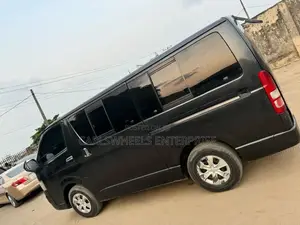Toyota HiAce 2010 Black