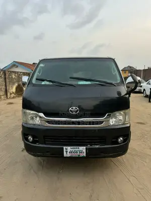 Toyota HiAce 2010 Black