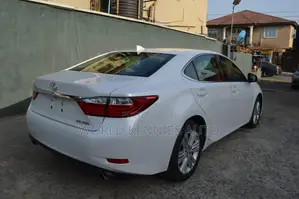 Lexus ES 350 FWD 2015 White