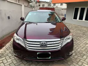 Photo - Toyota Avalon Limited Sedan FWD (3.5L 6cyl 6A) 2012 Burgundy