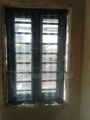 This Is Very Neat Aluminum Casement Window With Net and Burg