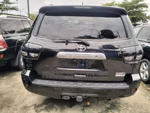 Toyota Sequoia Platinum 4x4 2018 Black