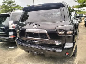 Toyota Sequoia Platinum 4dr SUV 4WD (5.7L 8cyl 6A) 2017 Black